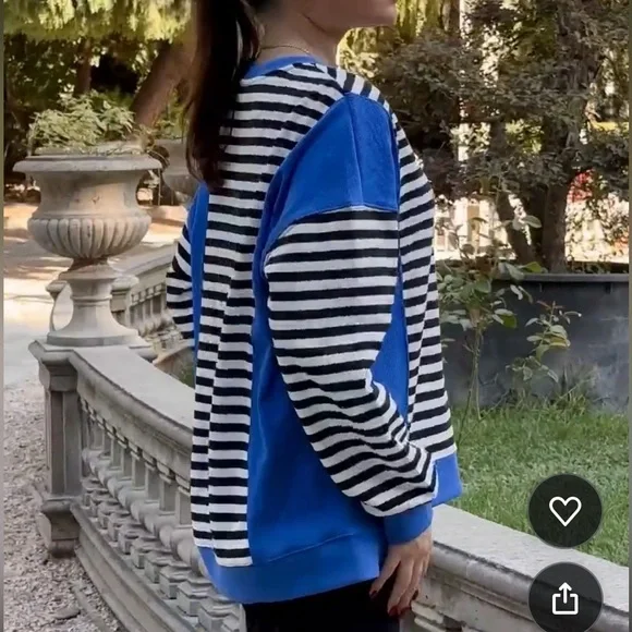 Women’s striped colorblock V‑neck pullover sweatshirt — Medium - Picture 5 of 7